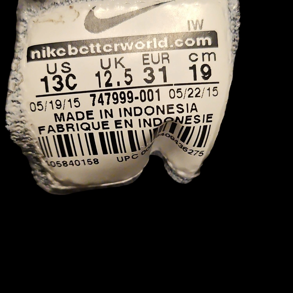 Nike Team Hustle D7 Black Sneakers - Picture 7 of 7